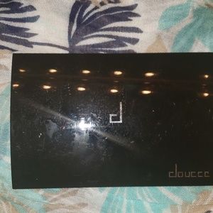 8 color eye shadow and 1 lg highlighter pallette